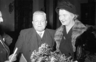 Freiburg: Dichter Wilhelm von Scholz und Frau