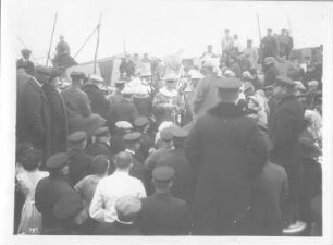 Kreuzfahrten der Hamburg-Amerika Linie, 1912. Fest der Polarmeertaufe an Bord eines Hochseepassagierdampfers, vermutl. Victoria Luise