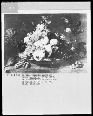 Stilleben mit Früchten in einer Porzellanschale