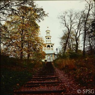 Potsdam, Park Sanssouci, Drachenhaus im Herbst.