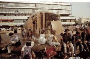 Berlin: Neuer "Klops" Brunnen vor dem Europa-Center