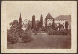 Schloß (Landesfürstliche Burg?) bei Meran.