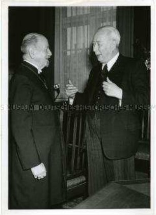 Bundespräsident Heuss mit dem Berliner Bischof Dibelius