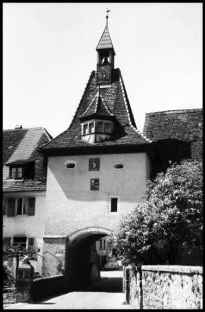 Sainte-Ursanne: Stadttor von außen