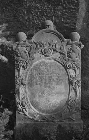 Grabstein mit Relief