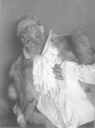 Ivar Andrésen als Komtur : Ivar Andrésen als Komtur in "Don Giovanni" (Don Juan), Oper von W. A. Mozart. Staatsoper Dresden, Neueinstudierung 12.2.1928 unter Leitung von Fritz Busch. Regie: W. Staegemann; Bühnenbild und Trachten nach M. Slevogt. Fotografie (Negativabzug auf Papier) von Ursula Richter