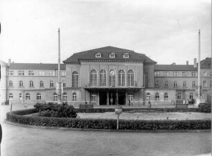 Bautzen. Bahnhof. Empfangsgebäude (1846 eröffnet, 1877 erweitert). Stadtseite