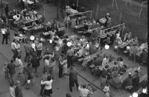 Sommerfest für Spätaussiedler im Übergangswohnheim in der Wolfartsweierer Straße 5
