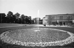 Bad Krozingen: Neues Kurhaus; Springbrunnen