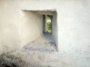 Halsbach-Kirchhofmauer im Westen vom Kirchhof-Schießscharte in Brusthöhe im Detail
