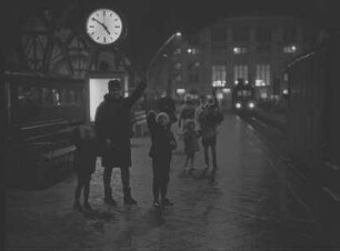 Leipzig. Abschied am Hauptbahnhof