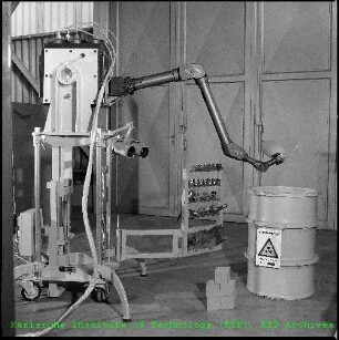 Elektrischer Master-Slave-Manipulator (EMSM I) der Abteilung Reaktorbetrieb und Technik (RBT)