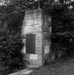 Kriegsgräberfriedhof; Herleshausen, Vor dem Eckwege, Schulzenberg