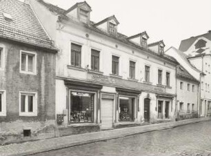Radeberg, Wohnhaus : Radeberg. Wohnhaus mit Läden und Hofflügeln. Hauptstraße 44. Um 1870. Straßenansicht