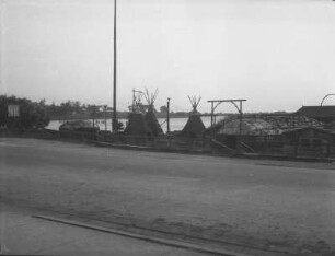 indigenes Dorf : Ein indigenes Dorf mit Tipis in St. Ignace.