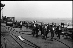 Fehmarnsund: Gruppe Kollegen, auf der Brücke