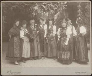 Schwarzwälder Tracht, Frauengruppe.