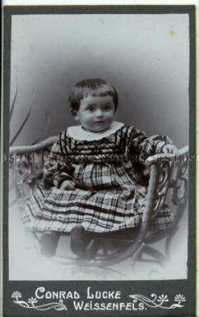 Kleines Kind im karierten Kleid, Carte de Visite