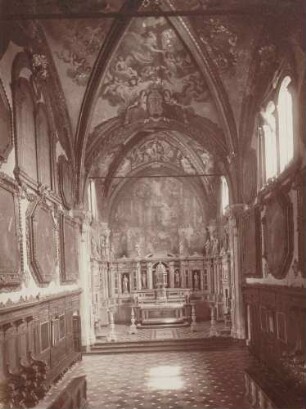 Innenansicht der Kirche San Lorenzo ("Certosa") in Florenz