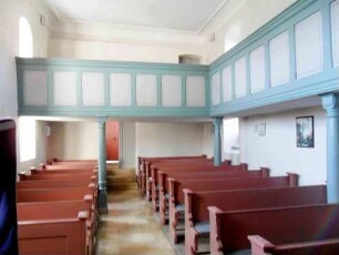 Langhaus (im Kern Gotisch 14 Jh) - Innen nach Westen mit Ausstattung und Eporen (19 Jh) in Übersicht
