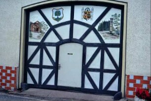 Tor mit Motiven des Kreises Ilmenau bemalt