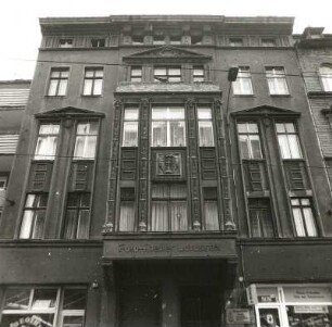 Cottbus, Straße der Jugend 5. Wohn-und Geschäftshaus (um 1910). Straßenfront
