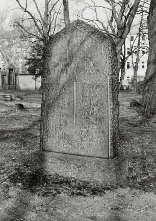Denkmal für die im 1.n Weltkrieg gefallenen Poppitzer Gemeindemitglieder : Denkmal für die im 1.n Weltkrieg gefallenen Poppitzer Gemeindemitglieder. Granit (nach 1918). Riesa, Poppitzer Straße
