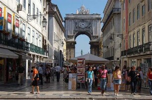 Lissabon - Innenstadt : Lissabon Zentrum, Stadtviertel Beixa, Fußgängerzone Rua Augusta, Blick auf den Arco do Triunfo (hinten), aufgenommen 2006