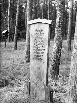 Gedenkstele für Ernst Barlach am Atelierhaus am Inselsee in Güstrow