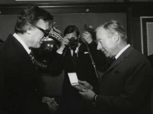 Joachim Henkel, Heinz Rühmann (Ehrenmedaille der Filmwirtschaft)
