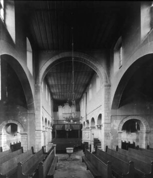 Frose, ehem. Stiftskirche St. Cyriakus, Langhaus nach Westen