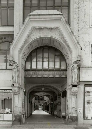 Straßburg-Passage mit Kaufhaus