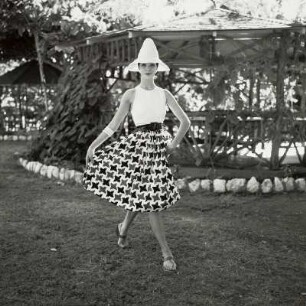 "Grace Line trip", Modeaufnahme, Modell Gunilla Riva (Mademoiselle)