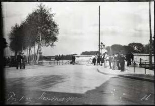 Straßenkreuzung vor dem Pont de Suresnes