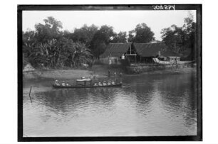 Boot auf einem Fluss : Thailand. Blick auf ein Boot mit Baldachin auf einem Fluss, 1908/1913