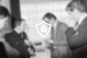 Hans-Henning Becker-Birck: Besuch in Oststeinbek: Landrat Hans-Henning Becker-Birck, Bürgermeister [Name maskiert] ein Angehöriger der Feuerwehr sowie eine weitere Person