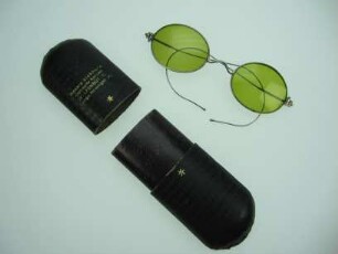 Brille mit Etui