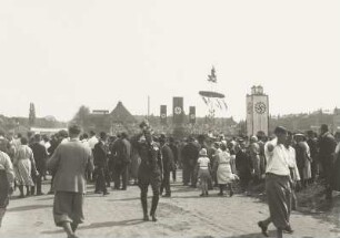 Festplatz zum 1. Mai mit Maibaum (Tag der deutschen Arbeit)