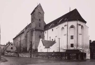 Brieg, Minoritenkirche : Brieg (Brzeg/Polen). Ehemalige Minoritenkirche (später Zeughaus). Ansicht von Südosten