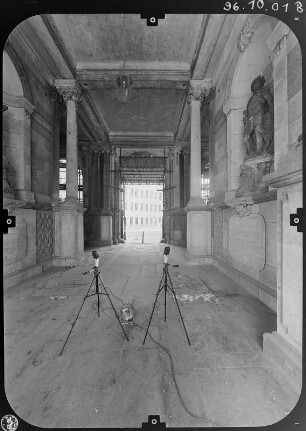 Dresden-Altstadt. Zwinger (1709-1728, M. D. Pöppelmann). Glockenspielpavillon. Innenansicht