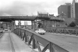 Bau einer Fußgänger- und Radfahrerbrücke über die Honsellstraße