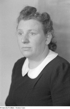 Porträtaufnahmen der Politikerin und Frauenrechtlerin Elli Schmidt, Vorsitzende des Demokratischen Frauenbundes Deutschlands (DFD)