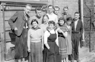 Bückeburg : In Bückeburg, vor dem Gymnasium Adolfinum, Klasse 11M