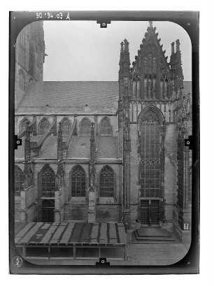 Duisburg. Salvatorkirche (Baubeginn 1330). Teilansicht von Süden