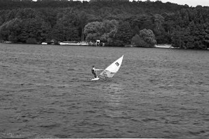 Berlin; Pichelsdorf: Windsurfing und Segler