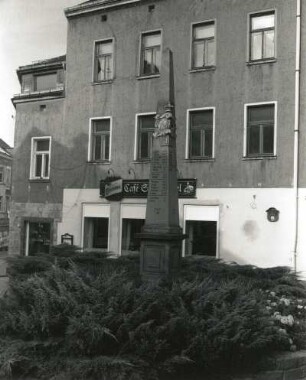 Distanzsäule (Kopie mit originalem Sockel)