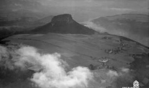 Sächsische Schweiz. Königstein-Ebenheit gegen Lilienstein und Elbtal. Luftbildschrägaufnahme von Westen