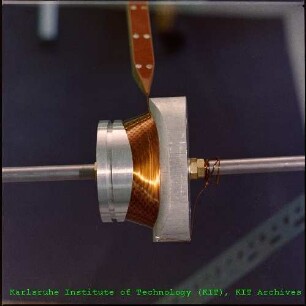 Supraleitende Litze auf einer Spule im Institut für Experimentelle Kernphysik (IEKP)