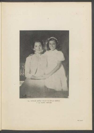 Sra. Matilde Ibañez Talice de Batlle Berres y su hijita Matilde - Foto: Yarovoff