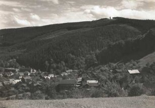 Thüringer Wald. Hohenwartkopf westlich Ilmenau mit Arlesberg. Von Westen gesehen